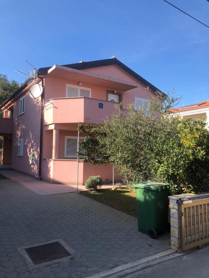 Apartment Milka Вир Екстериор снимка