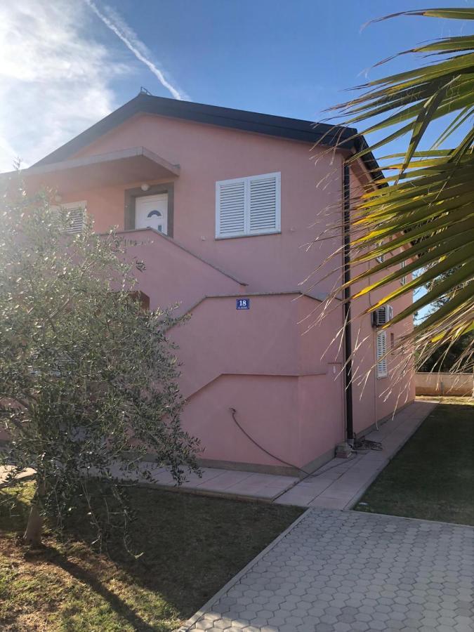 Apartment Milka Вир Екстериор снимка