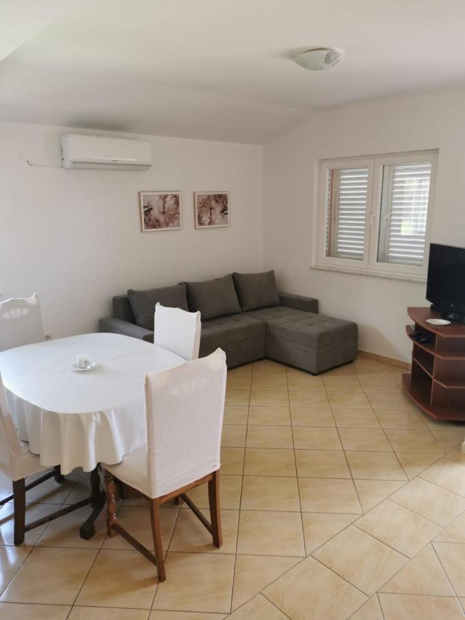 Apartment Milka Вир Екстериор снимка