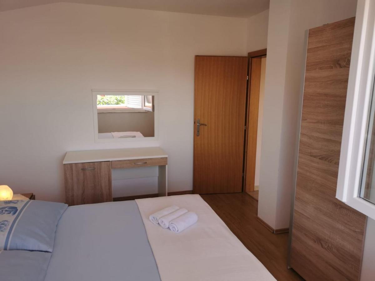 Apartment Milka Вир Екстериор снимка